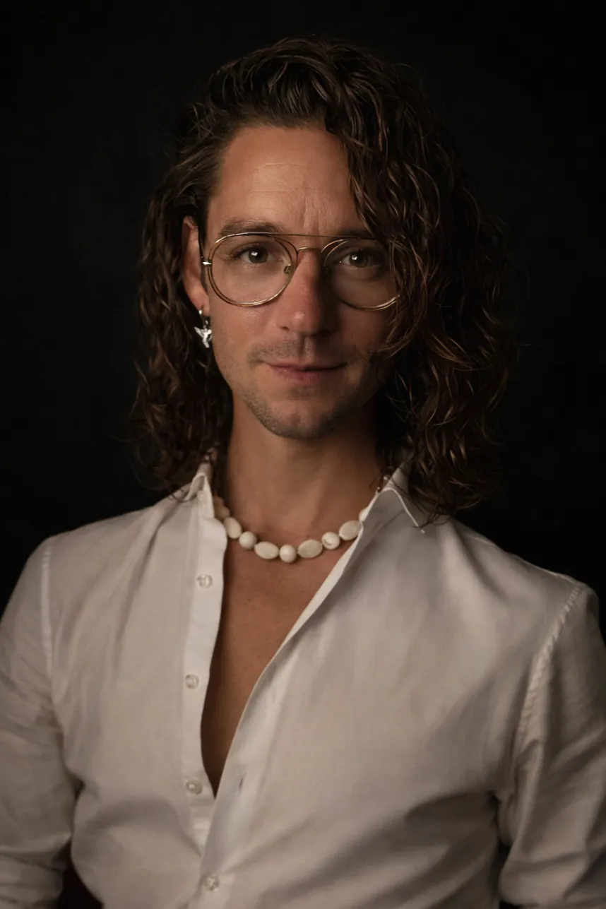 Portret van Bart Christiaens, systemisch coach en familieopsteller